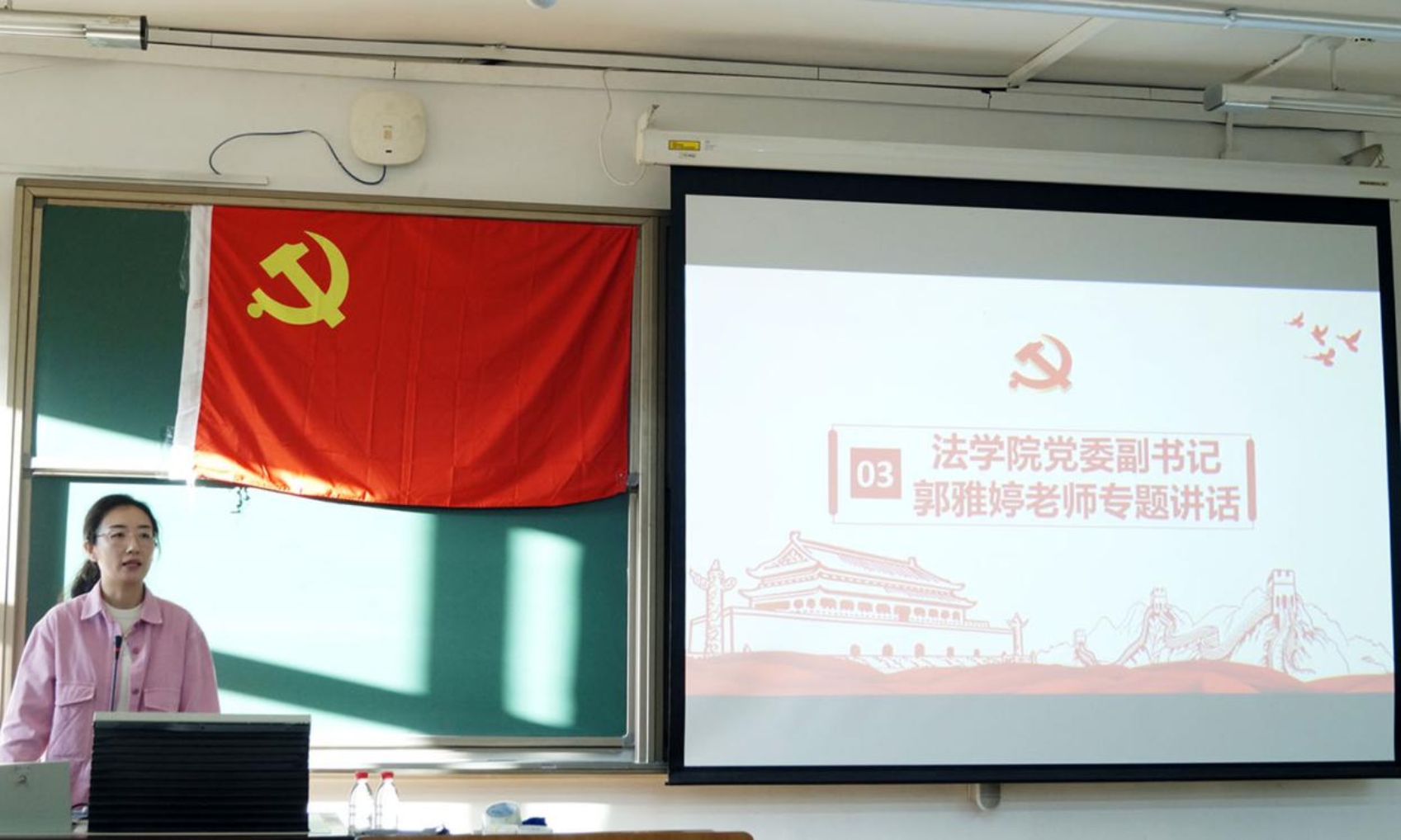 图片包含 室内, 人, 电脑, 笔记本

描述已自动生成