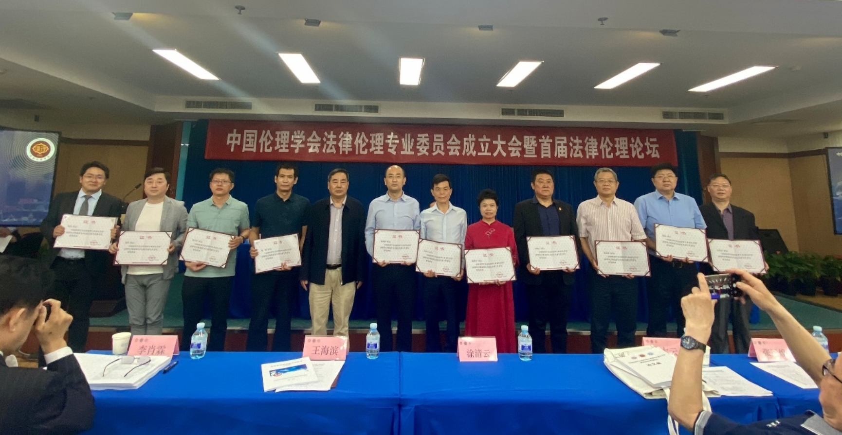 C:\Users\ADMINI~1\AppData\Local\Temp\WeChat Files\3f6bf985ccf9d25de6e19b405d99c95.jpg